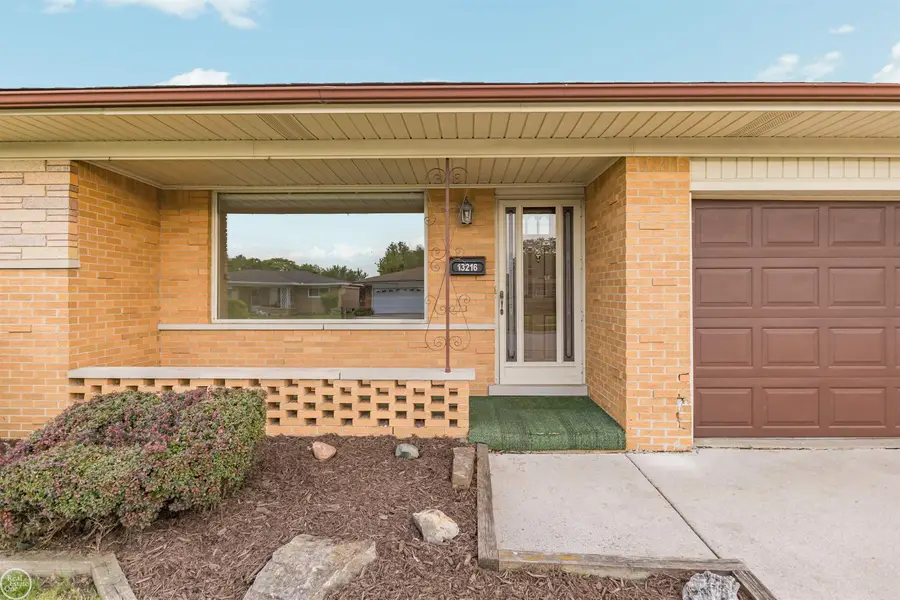 13216 Cromie DR, Warren, MI 48088 - #3