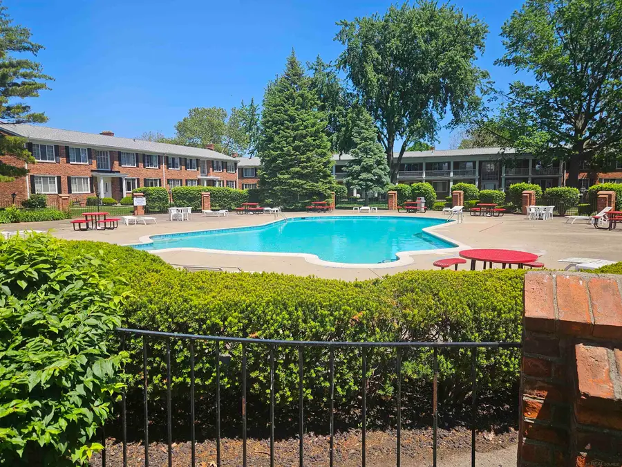 29472 Hoover RD, Warren, MI 48093 - #2