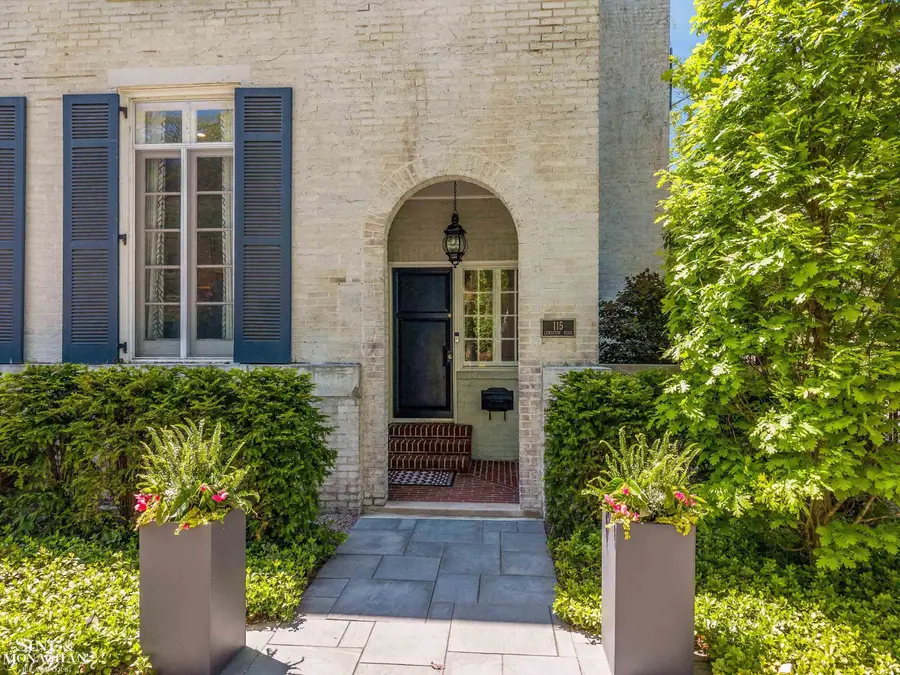 115 Lewiston RD, Grosse Pointe Farms, MI 48236 - #2