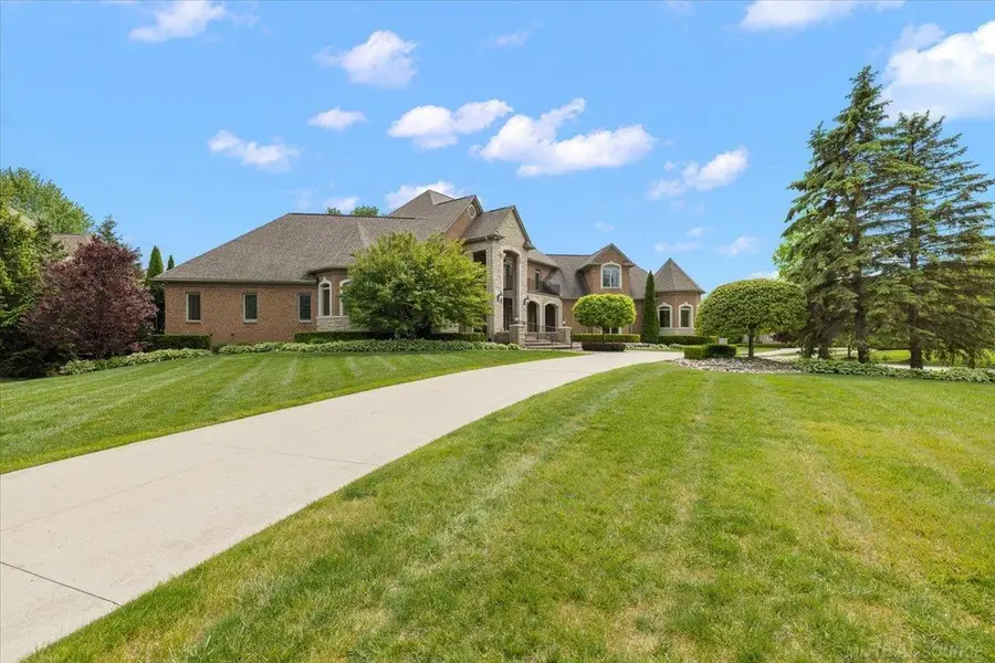 54245 Queensborough DR, Shelby, MI 48315 - #3