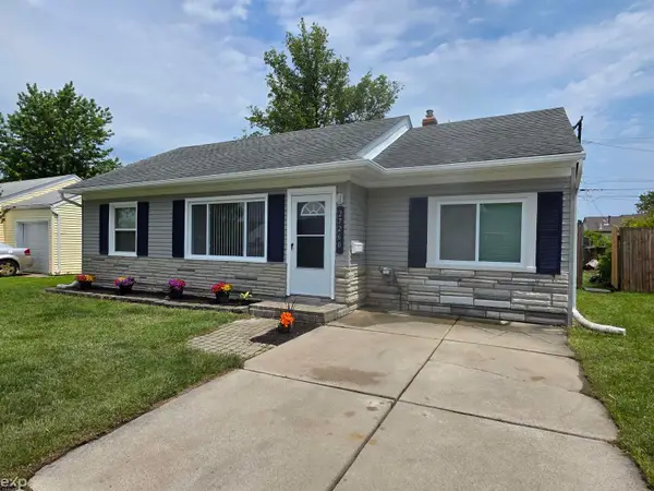 27260 Woodmont, Roseville, MI 48066