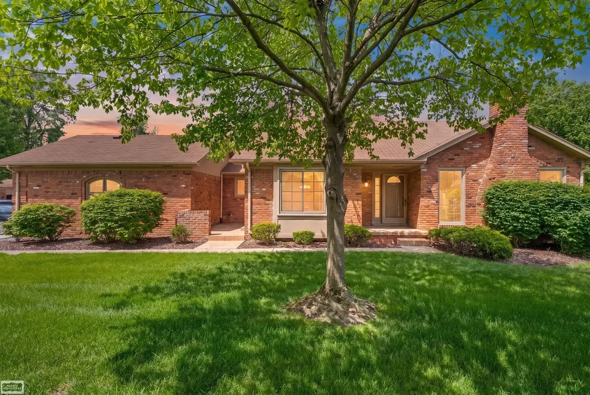 41010 W Rosewood DR, Clinton, MI 48038 - #1