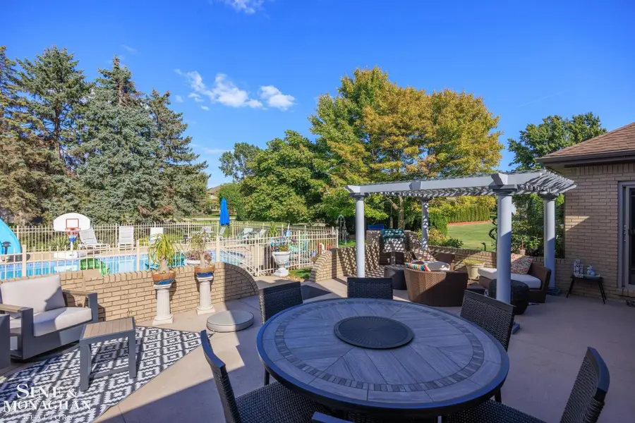 37444 Alpinia LN, Clinton Township, MI 48036 - #2