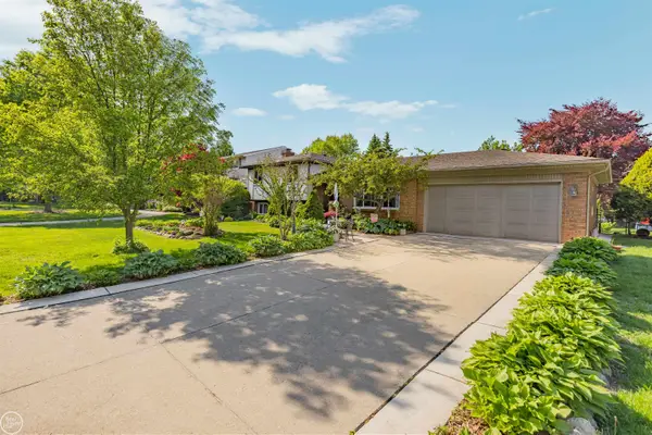 28329 E Blom DR, HarrisonTownship, MI 48045