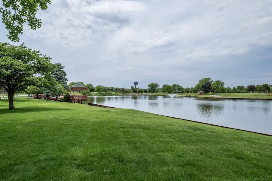 1102 Country Club DR, Saint Clair Shores, MI 48082 - #2