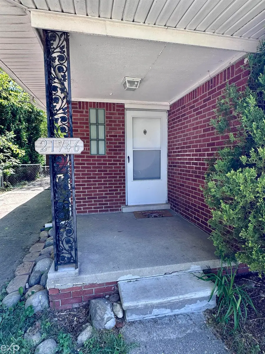 21746 Wellington AVE, Warren, MI 48089 - #3