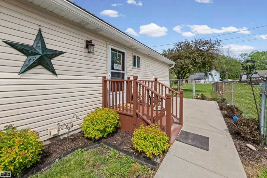 110 N Matteson ST, Capac, MI 48014 - #3