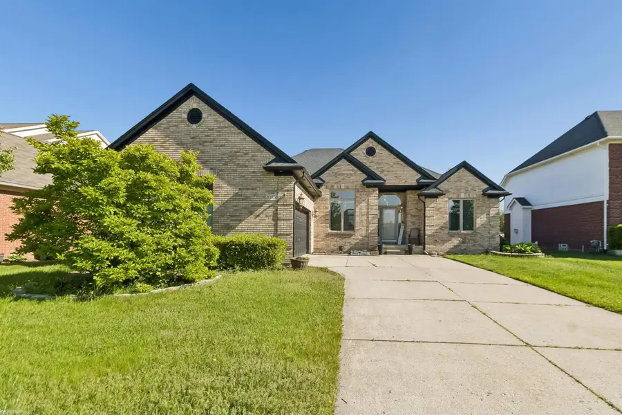 20351 Bannister DR, Macomb, MI 48044 - #2