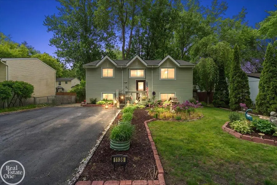 1136 Miller RD, Orion, MI 48362 - #2