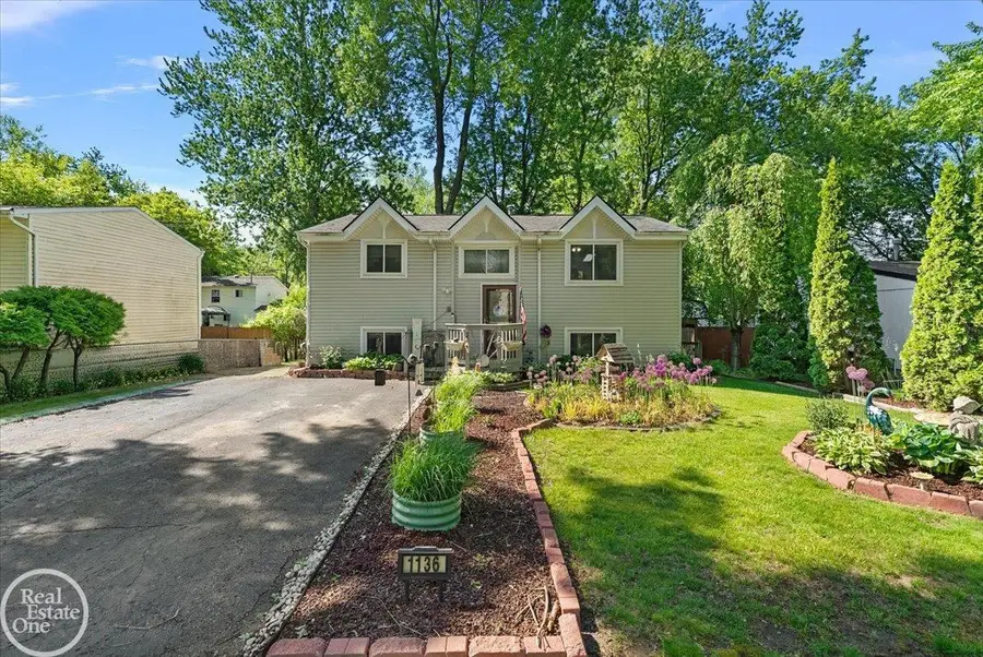 1136 Miller RD, Orion, MI 48362 - #3