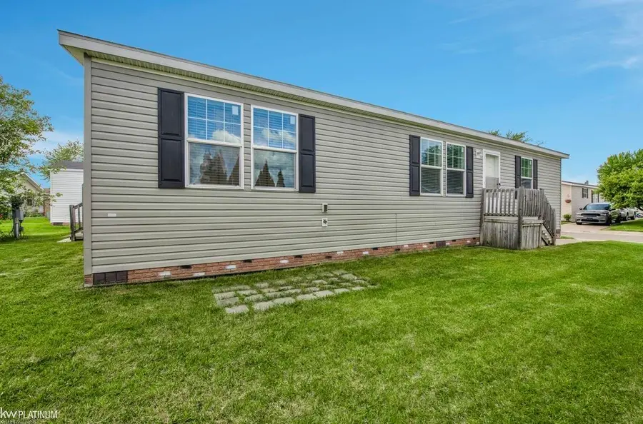 17128  Scarborough  DR, Macomb, MI 48044 - #2
