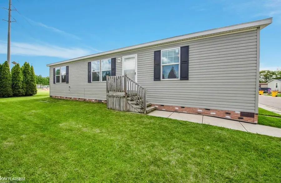 17128  Scarborough  DR, Macomb, MI 48044 - #3