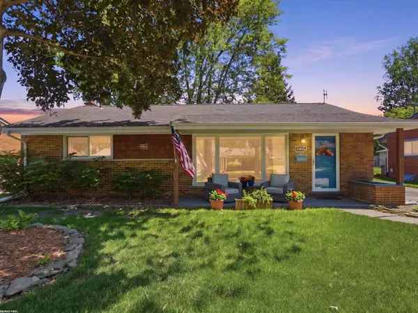 32448 Saint Annes DR, Warren, MI 48092