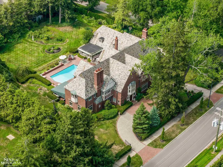 257 Ridge RD, Grosse Pointe Farms, MI 48236 - #2