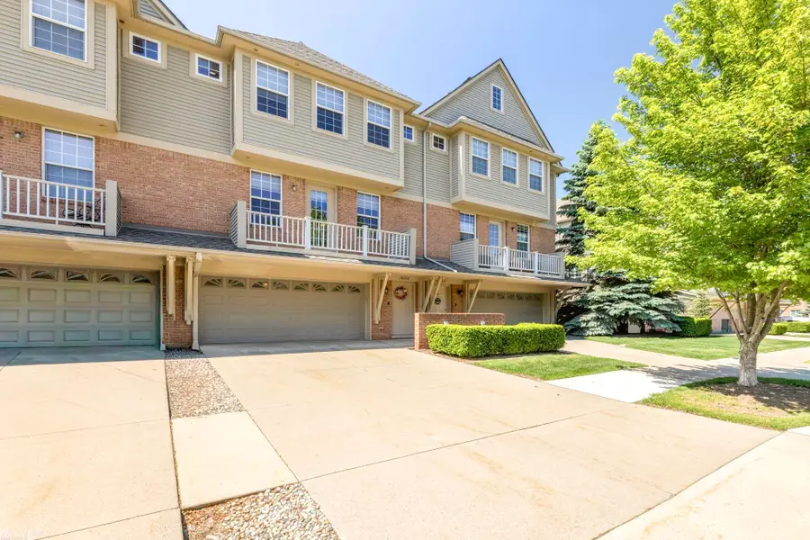 56659 Long Island DR, Shelby, MI 48316 - #2