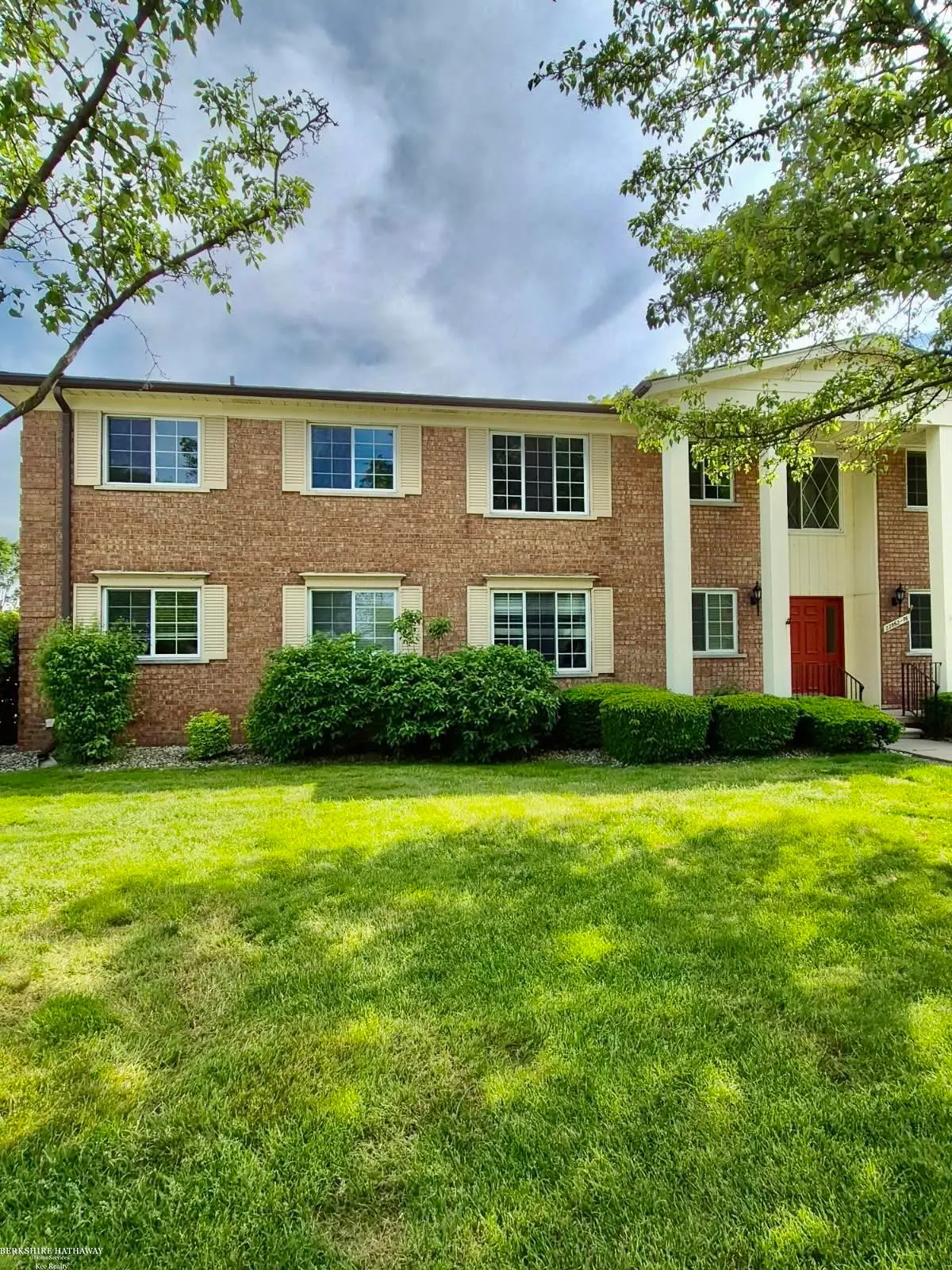 22870 E 9 Mile RD, Saint Clair Shores, MI 48080 - #1