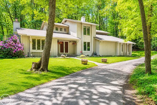 9065 Autumnglo DR, Clarkston, MI 48348