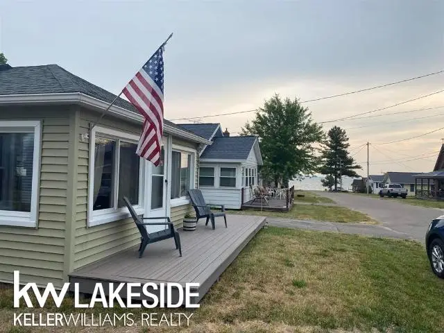105 Wells ST, Houghton Lake Heights, MI 48630 - #2