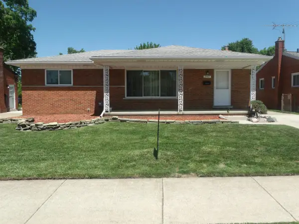 8467 Darlene ST, Warren, MI 48093