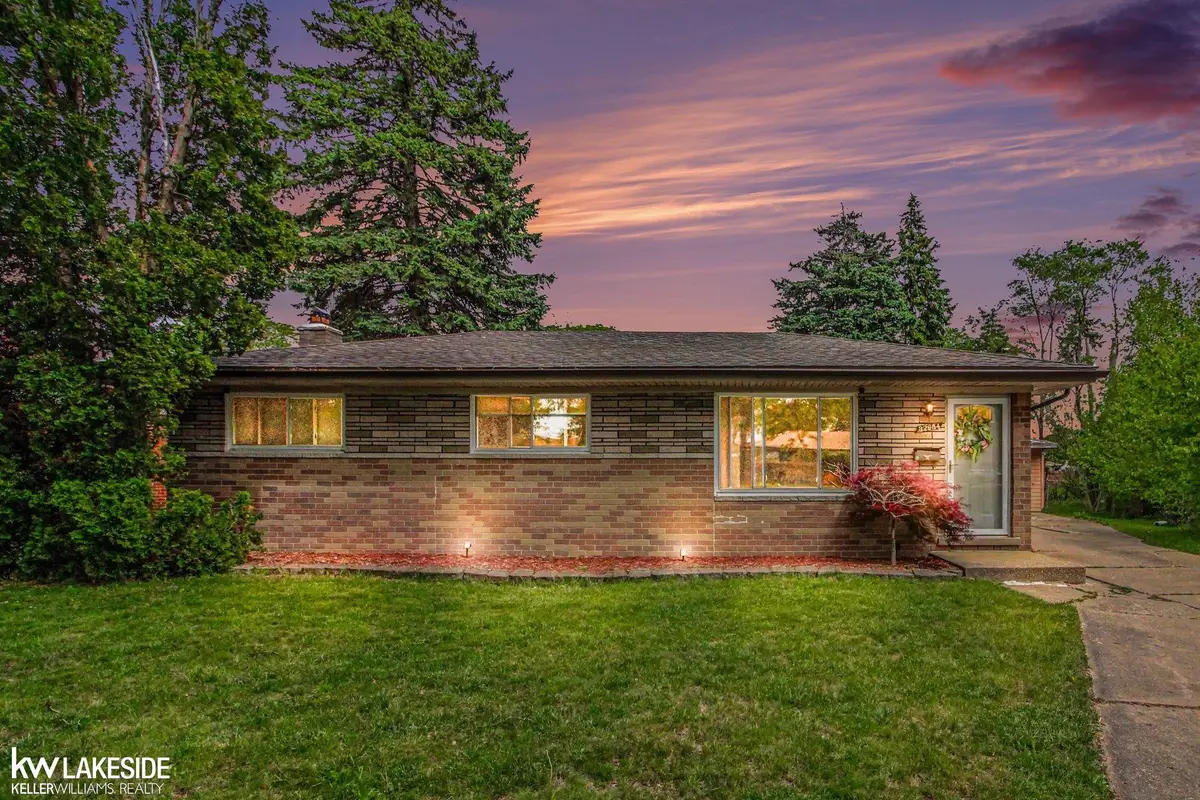 32654 Wareham CT, Warren, MI 48092 - #1