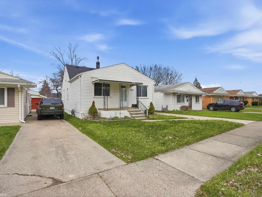 20629 Hollywood, Harper Woods, MI 48225 - #2