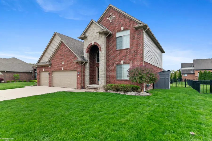 19462 Elkhound RD, Macomb, MI 48044 - #2