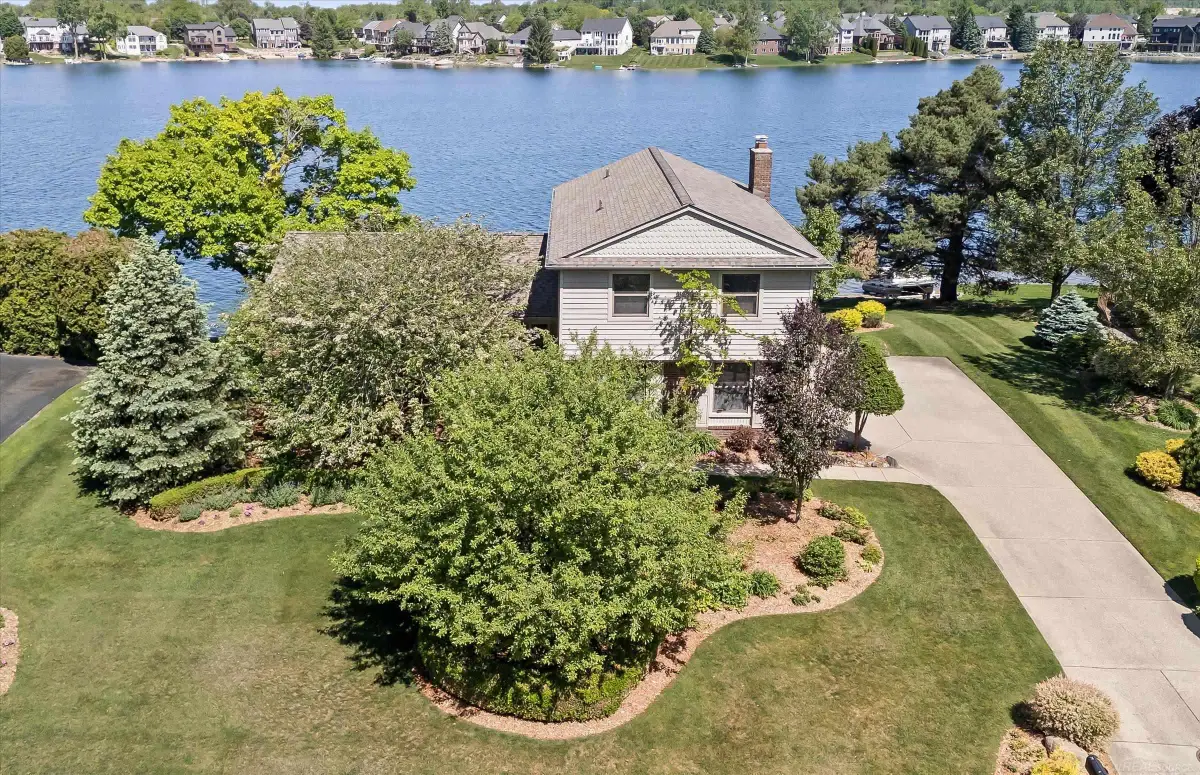 400 Lakes Edge DR, Oxford, MI 48371 - #1
