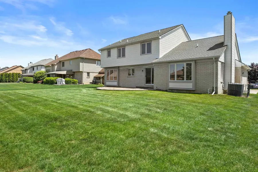 46325 Glen Eagle DR, Utica, MI 48315 - #3