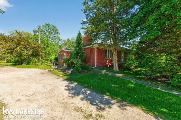 57890 North AVE, Ray, MI 48096