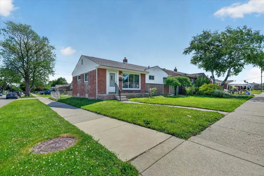 18040 Marquette ST, Roseville, MI 48066 - #2