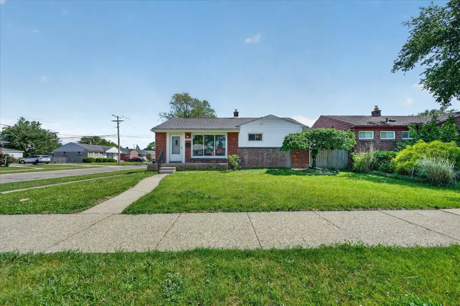 18040 Marquette ST, Roseville, MI 48066 - #3