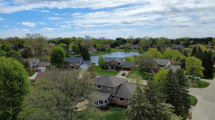 2495 Chalet DR, Rochester Hills, MI 48309 - #2