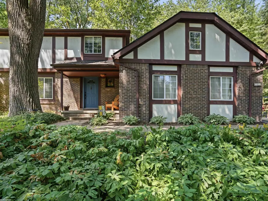 23011 Gill Rd RD, Farmington, MI 48335 - #2