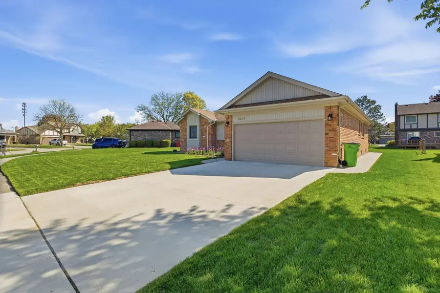 46346 Hollowoode LN, Macomb, MI 48044 - #3