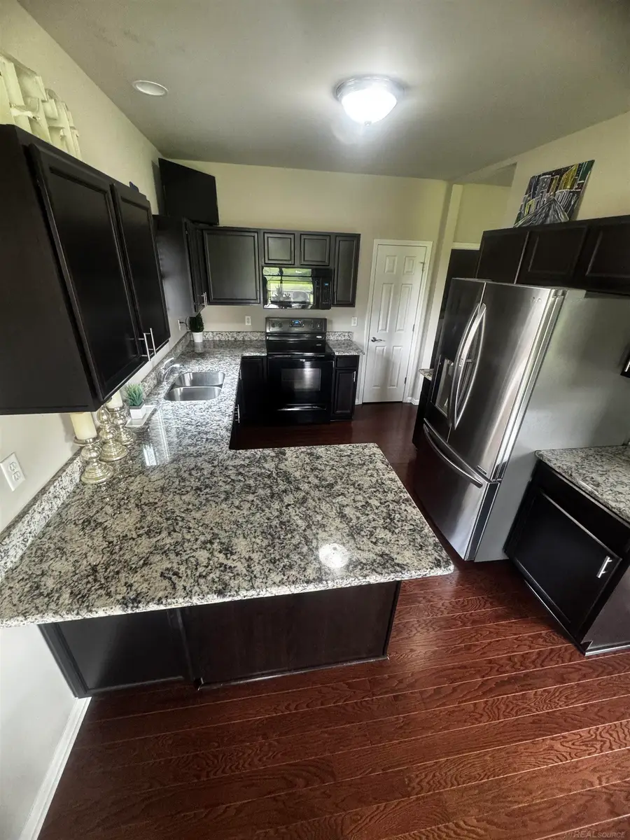29459 Woodpark CIR, Warren, MI 48092 - #3