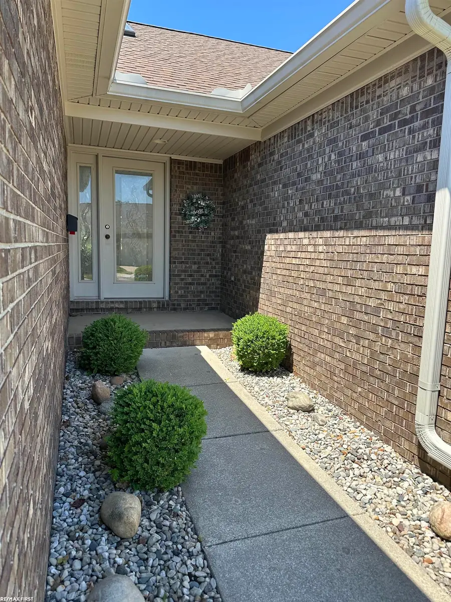 673 W Snowbird CIR, Saint Clair, MI 48079 - #3