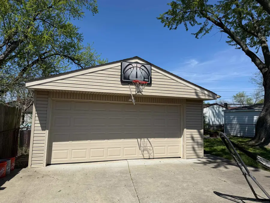 30850 Barrington ST, Westland, MI 48186 - #2