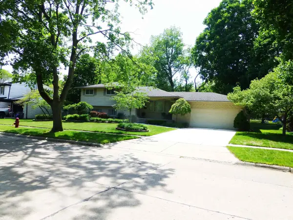 16117 Alpine DR, Livonia, MI 48154