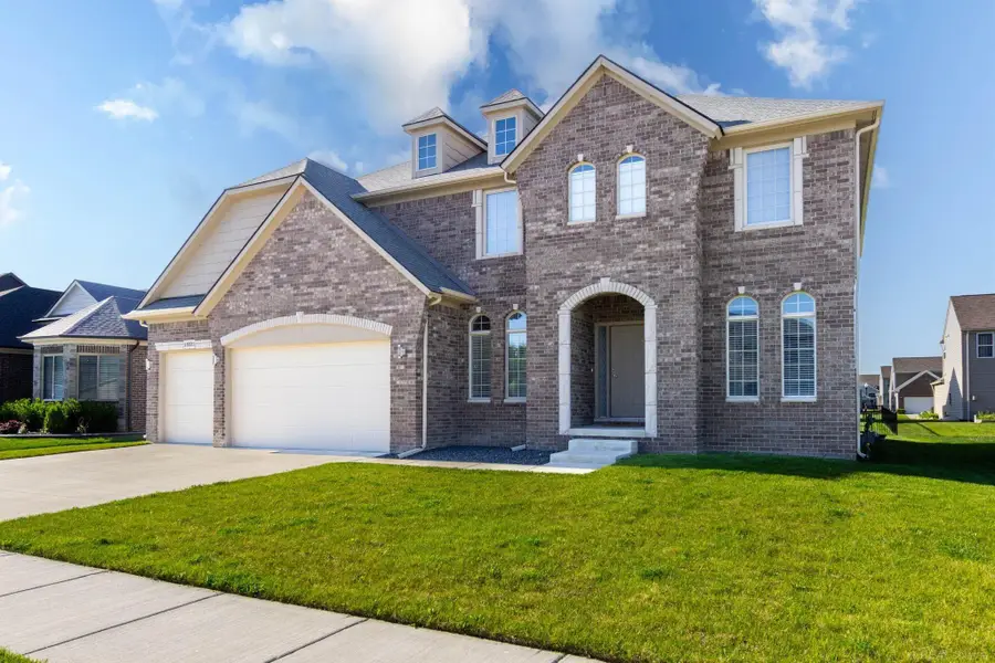 19221 Thompson DR, Macomb, MI 48042 - #2