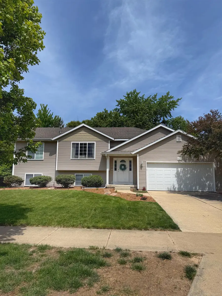 2527 Orchard View DR, Grand Rapids, MI 49505 - #2