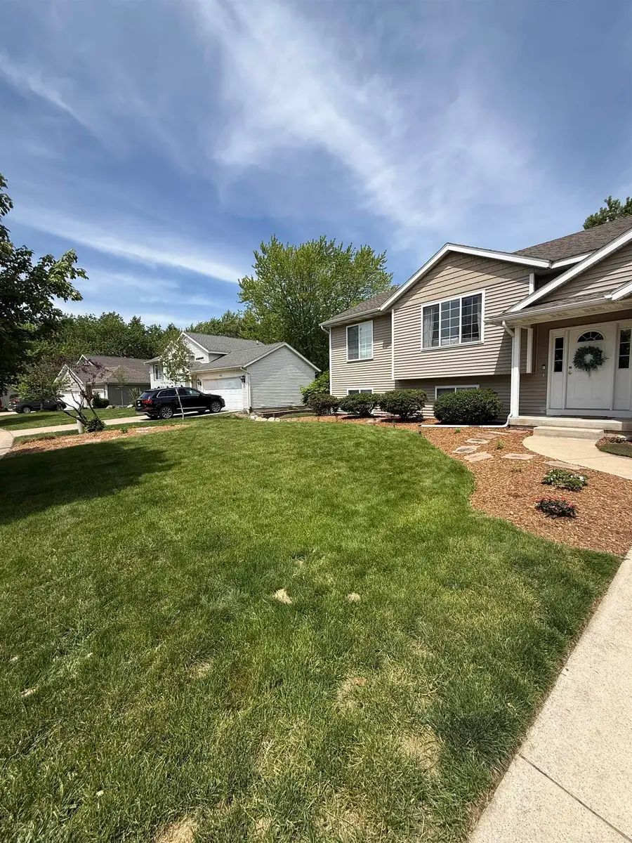 2527 Orchard View DR, Grand Rapids, MI 49505 - #3