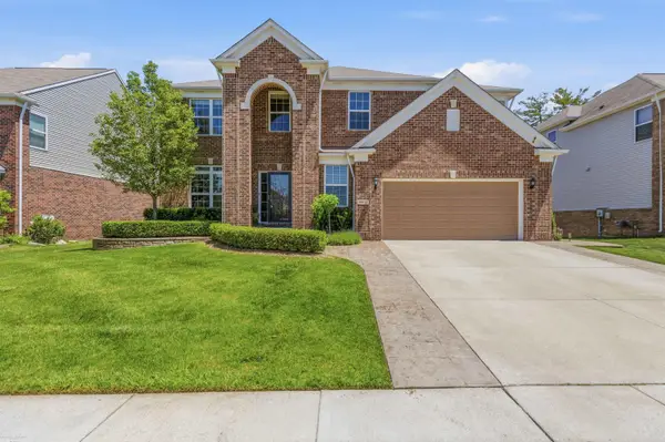 49410 Camarosa LN, Macomb, MI 48044