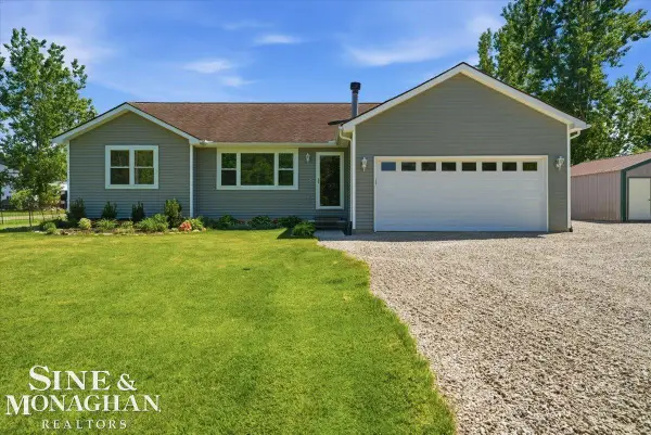 9201 Lambs RD, Wales, MI 48027