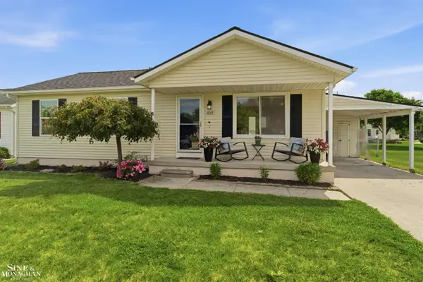 1045 April LN, Marysville, MI 48040