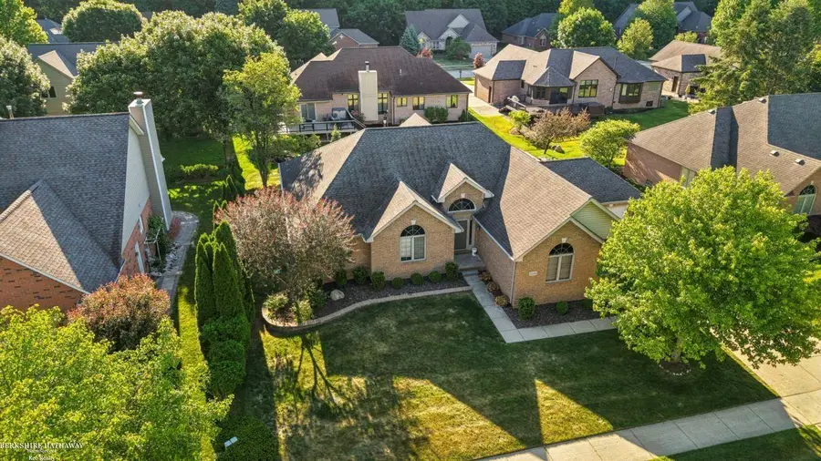 52688 Clinton Oak LN, Shelby, MI 48316 - #2