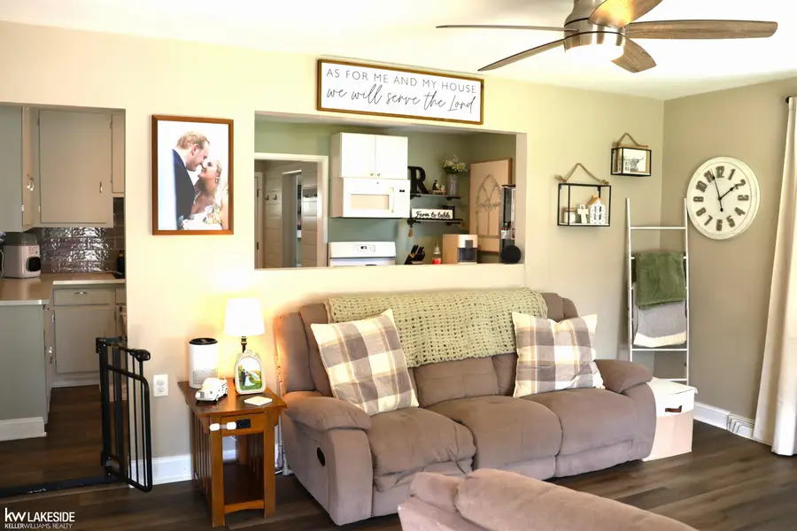 24695 Trombley ST, Harrison Township, MI 48045 - #3