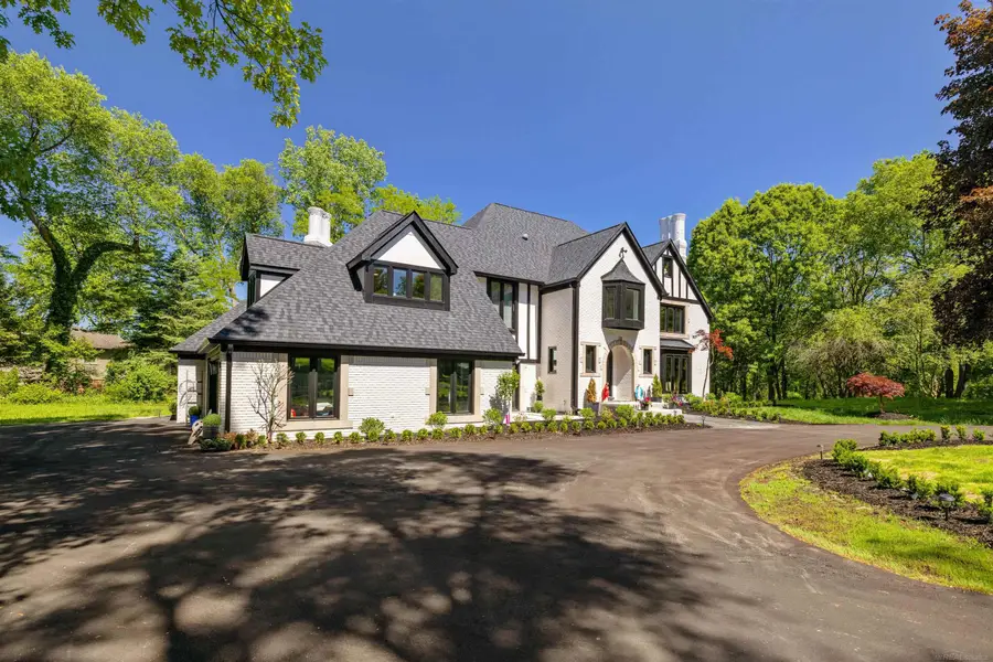 300 Camelot WAY, Oakland, MI 48306 - #3