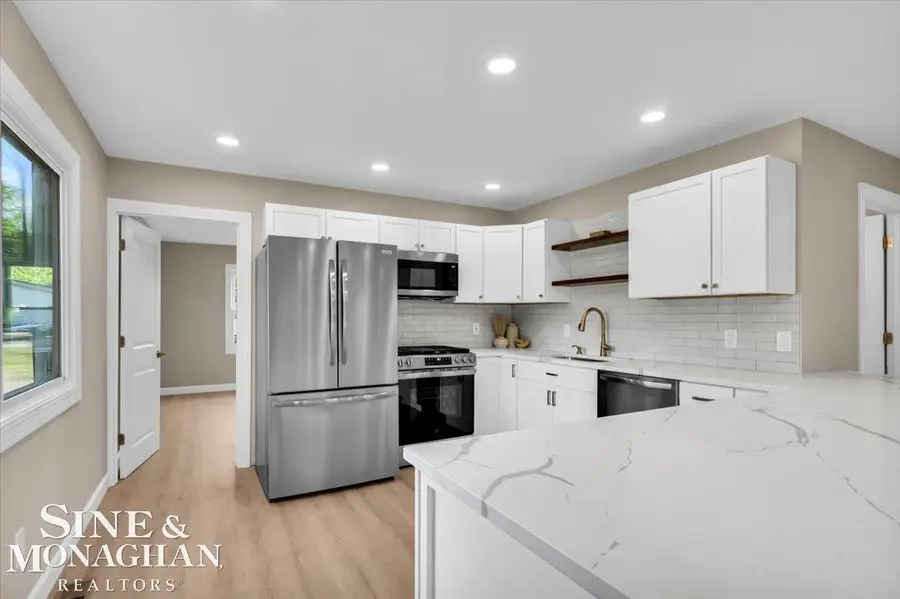 985 Fairledge AVE, Orion, MI 48362 - #3