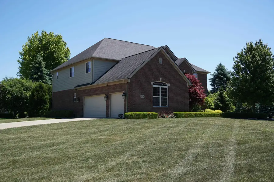 3526 Hawthorn CT, Oakland, MI 48363 - #3