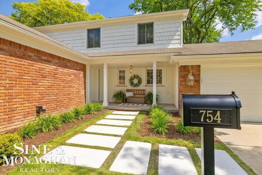 754 N Brys DR, Grosse Pointe Woods, MI 48236 - #2